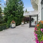 Central Majestic Apartment Near Skiing - Happy Rentals