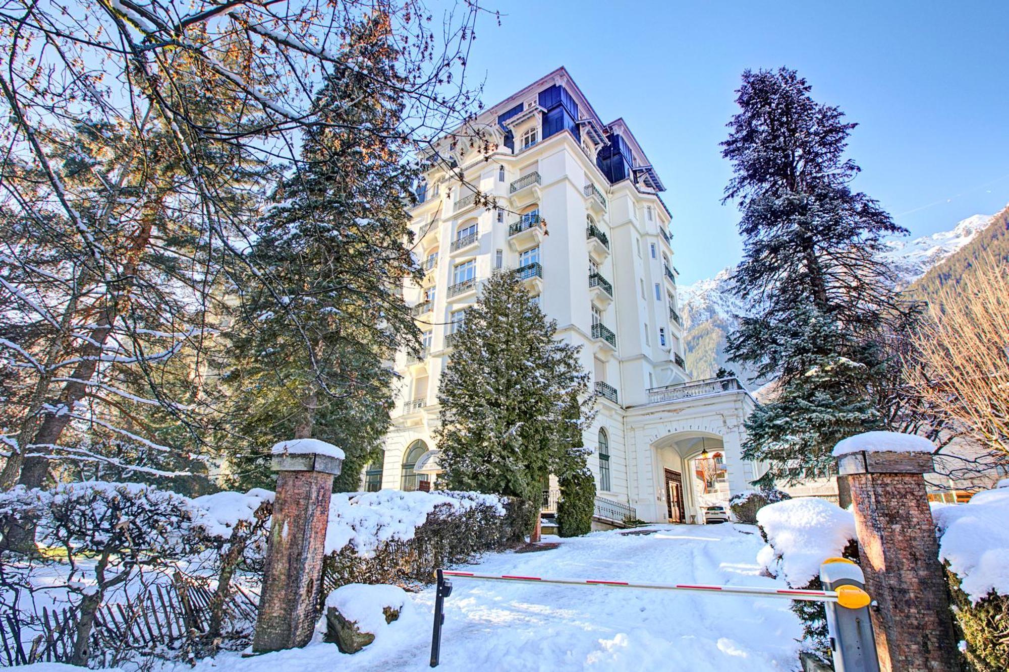 Majestic Near Skiing - Happy